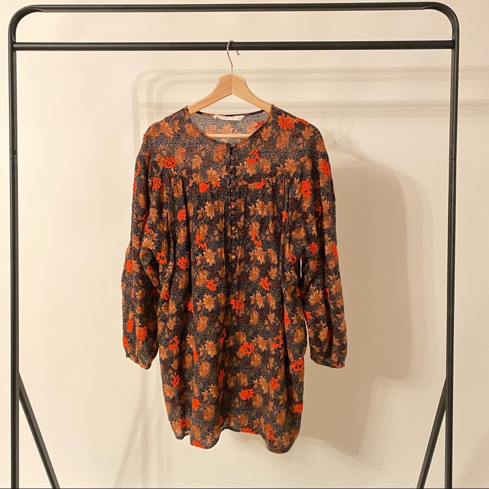 Medium Zara dress. Like new. With pockets. Long sleeves. Fall dress.